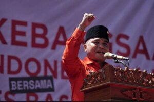 Pemimpin Sejati Tidak Selalu Berjas – Mengapa Kepemimpinan Dekat Rakyat Lebih Bermakna