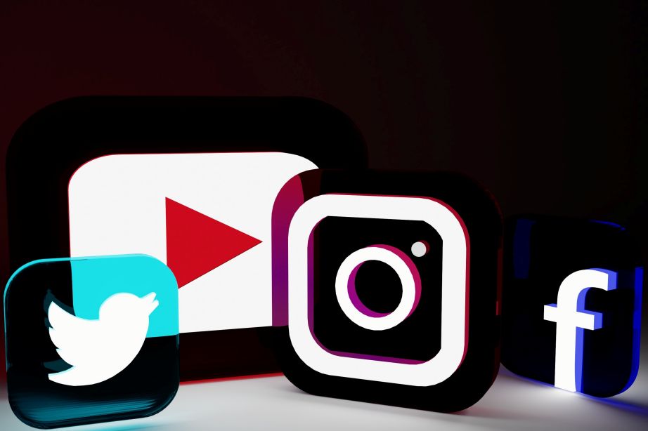 Kuasai Algoritma Sosial Media 2026: Kunci Sukses Instagram, TikTok, YouTube, dan Facebook